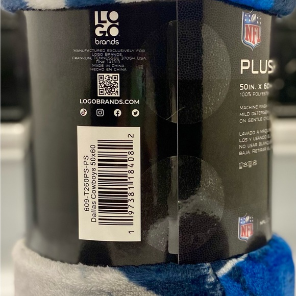 NFL Cowboys plush throw 50”X60” fleece blanket, new no ever used - Picture 4 of 4